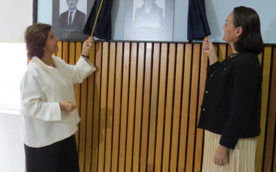 Develación de fotografía de la Dra. Teresita Corona Vázquez por su labor como exjefa de la División de Estudios de Posgrado